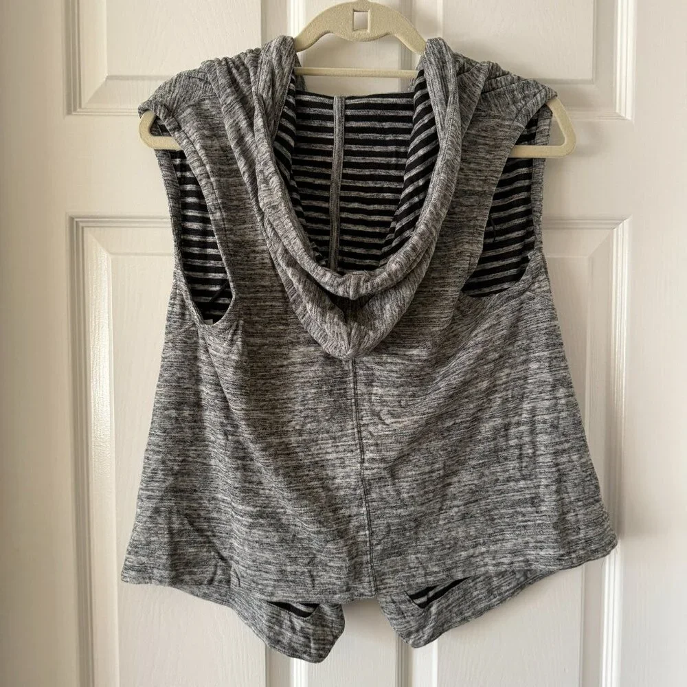 Two by Vince Camuto Sleeveless Hooded Cardigan Size Medium - Picture 4 of 4